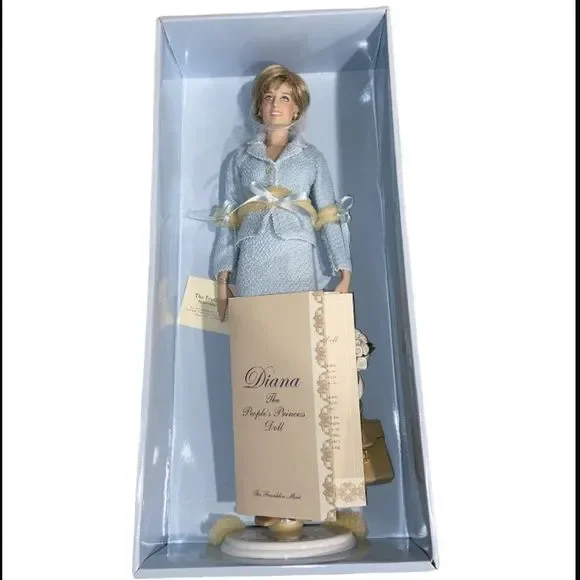 Franklin Mint Blue and Gold Fashion Doll with a free Princess Diana replica ring - Picture 2 of 6